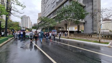 Öğretmenler Sao Paulo şehir merkezindeki maaş zammını protesto ediyorlar. 14 Eylül 2022, Sao Paulo, Brezilya: Sao Paulo şehir merkezindeki Sao İl Meclisi binası önündeki protestoya Öğretmenler Birliği üyeleri katıldı