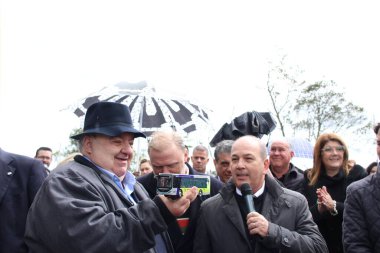 Curitiba 'da% 100 elektrikli otobüslerin test aşaması. 16 Eylül 2022, Curitiba, Parana, Brezilya: Curitiba belediye başkanı, Rafael Grega, yardımcısı Eduardo Pimentel, Almanya konsolosu, Andreas Hoffrichter, diğer yetkililer ve işadamları