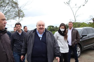 Curitiba 'da% 100 elektrikli otobüslerin test aşaması. 16 Eylül 2022, Curitiba, Parana, Brezilya: Curitiba belediye başkanı, Rafael Grega, yardımcısı Eduardo Pimentel, Almanya konsolosu, Andreas Hoffrichter, diğer yetkililer ve işadamları
