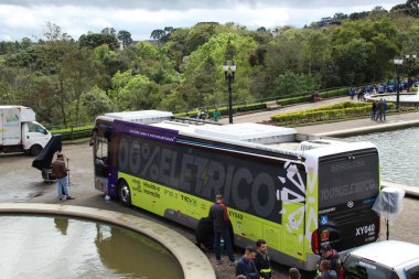 Curitiba 'da% 100 elektrikli otobüslerin test aşaması. 16 Eylül 2022, Curitiba, Parana, Brezilya: Curitiba belediye başkanı, Rafael Grega, yardımcısı Eduardo Pimentel, Almanya konsolosu, Andreas Hoffrichter, diğer yetkililer ve işadamları