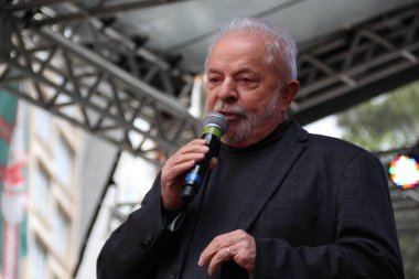 Eski Cumhurbaşkanı Lula, Curitiba 'daki siyasi müttefikleriyle bir mitinge katıldı. 17 Eylül 2022, Curitiba, Parana, Brezilya: Eski cumhurbaşkanı ve Brezilya Cumhurbaşkanlığı adayı, Luiz Inacio Lula da Silva