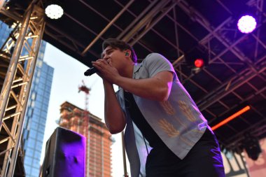  Nicky Youyou yaz konserinin sonunda sahne alıyor. 15 Eylül 2022. New York, ABD: Nicky Youre, Z100 New York ve iHeartRadio 's End of Summer Bash' in Hudson Yards 'daki Halk Meydanı ve Gardens konserlerinde sahne aldı.. 