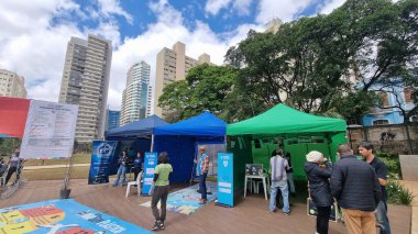 (Sao Paulo 'daki Augusta Park' ta sürdürülebilir Kalkınma Hedefleri kamyonu. 17 Eylül 2022, Sao Paulo, Brezilya: 27 Ağustos 'tan 12 Şubat 2023 tarihine kadar 13 şehirden geçen SDG' leri tanıyan Kamyon (Sürdürülebilir Kalkınma Hedefleri) 