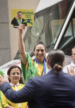 Brezilya Cumhurbaşkanı Bolsonaro Brezilya 'ya gitmek için New York' taki otelden ayrılıyor. 20 Eylül 2022, New York, ABD: Brezilya Başkanı Jair Bolsonaro, delegasyonunun diğer üyeleriyle birlikte kaldığı Omni Berkshire Place otelinden ayrıldı
