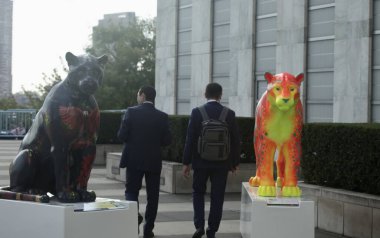 (Jagua Parade ve New York 'taki Birleşmiş Milletler' de Öğrenmeme izin ver. 20 Eylül 2022, New York, ABD: Jagua Parade, Sophie Reitermann 'ın fon toplama amaçlı bir açık hava sergisi 