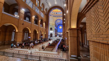 Din: Katoliklik: Aparecida Sığınağı 'nda inananların hareketi. 21 Eylül 2022, Aparecida, Sao Paulo, Brezilya: Sao Paulo 'daki Aparecida Sığınağı' nda 21 Eylül Çarşamba günü hareket).