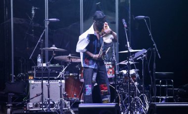 MANNYWELLZ, Central Park Lawn 'daki Summer Stage' de canlı performans sergiliyor. 26 Eylül 2022, New York, ABD: MANNYWELLZ birçok taraftarın da katılımıyla Central Park Lawn 'daki Summer Stage' de canlı performans sergiliyor.