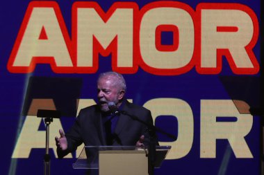 Brezilya seçimleri: Eski Cumhurbaşkanı Lula Sao Paulo 'da sanatçılar, aydınlar ve siyasi hareketlerle bir araya geldi. 26 Eylül 2022, Sao Paulo, Brezilya: Eski başkan Luiz Inacio Lula da Silva, İşçi Partisi Başkanlığı adayı