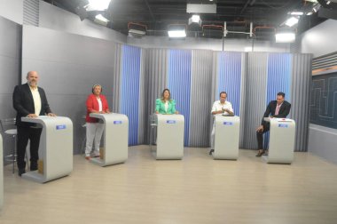 (INT) Brezilya Seçimleri: Rio Grande do Norte hükümeti adayları arasında tartışma. 27 Eylül 2022, Natal, Rio Grande do Norte, Brezilya: Rio Grande do Norte hükümetinin adayları arasındaki tartışma Inter TV Cabugi tarafından desteklendi