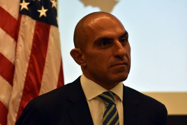 Kripto para birimi tartışması ve Kongre 'nin dijital ekonomiye daha fazla kesinlik getirmek için attığı adımlar. 27 Eylül 2022. Mahwah, New Jersey, ABD: ABD Kongre Üyesi Josh Gottheimer (D) ve CFTC Başkanı Rostin Behnam 
