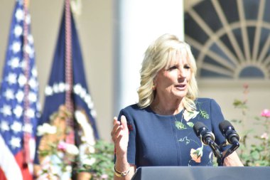 (ABD Başkanı ve First Lady Joe ve Jill Biden, Beyaz Saray 'da Engelliler Yasası ve Onur Ayı' nı kutlamak için demeç verdiler. 28 Eylül 2022, Washington, D.C., ABD