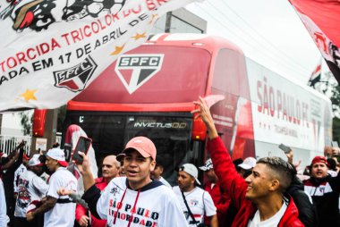 Sudamericana Futbol Kupası 2022 - Final Sao Paulo 'ya karşı Independiente Del Valle. 28 Eylül 2022, Sao Paulo, Brezilya: Sao Paulo taraftarları, 28 Eylül Çarşamba günü Sao Paulo 'da, Barra Funda CT önünde takım heyetine veda ettiler.). 