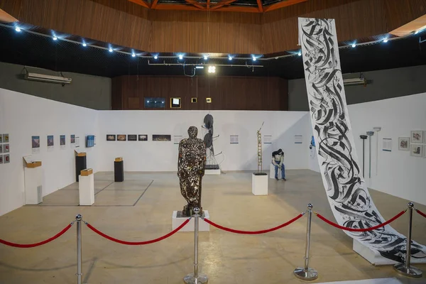 加沙城当代视觉艺术展览 2022年9月28日 巴勒斯坦 红十字国际委员会星期三在巴勒斯坦 加沙城举办当代视觉艺术展览 28日 — 图库照片