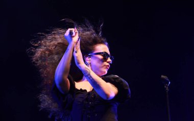 Brezilyalı şarkıcı Priscilla Alcantara 'nın Rio de Janeiro' daki Vivo Rio konser salonunda verdiği konser. 1 Ekim 2022, Rio de Janeiro, Brezilya: Vivo Rio konser salonunda Brezilyalı şarkıcı Priscilla Alcantara 'nın gösterisi, Flamengo Park, Rio de Janeiro