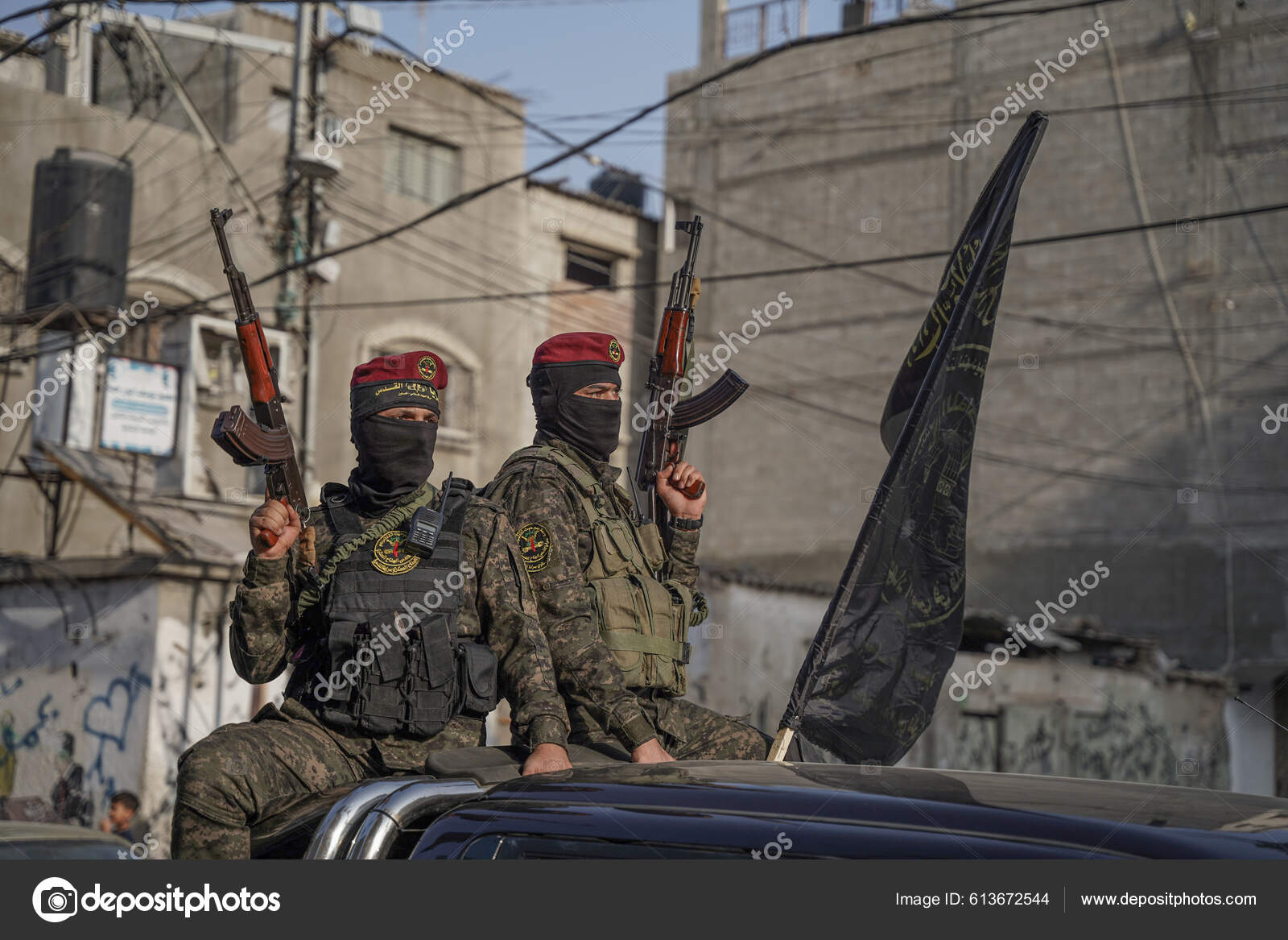 在Al Nuseirat难民营成立35周年之际伊斯兰圣战组织在该难民营街道上组织了军事游行2022年10月4日巴勒斯坦伊斯兰圣战组织 及其军事分支圣城旅——