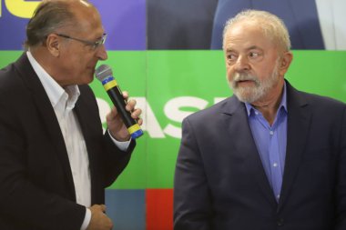 Eski Cumhurbaşkanı Lula, Brezilya 'daki ikinci tur seçimleri desteklemek üzere siyasi liderlerle bir araya geldi. 5 Ekim 2022, Sao Paulo, Brezilya: Eski Cumhurbaşkanı Luiz Inacio Lula da Silva, Brezilya İşçi Partisi Başkanlığı adayı
