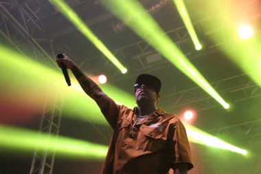 Curitiba 'da Rock Stüdyosu 2022' deki Fünye Konseri sırasında. 7 Ekim 2022, Curitiba, Parana, Brezilya: Live Curitiba 'da düzenlenen Itinerante Rock Session 2022 Festivali' nde vokalist Tico Santa Cruz tarafından gösterilen konser