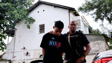 Polis Rio de Janeiro 'da Brezilyalı aktrisi öldürmekten şüphelileri tutukladı. 7 Ekim 2022, Rio de Janeiro, Brezilya: 24. DP (Piedade) polis memurları ve İstihbarat Müsteşarlığı ajanları çifte şüpheliyi tutukladı 