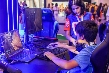 Sao Paulo 'daki Brezilya Oyun Şovu sırasında hareket. 8 Ekim 2022, Sao Paulo, Brezilya: BGS 2022 (Brezilya Oyun Şovu) sırasında Sao Paulo 'daki Expo Center Norte' de düzenlenen hareketlilik, 8 Ekim Cumartesi (BGS) Latin Amerika 'daki en büyük oyun olayıdır.