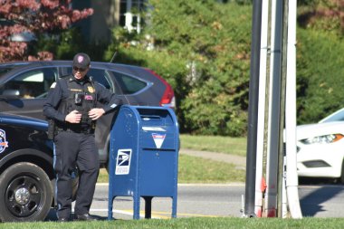 (Kevin Crawford, Baird Stiles, Chris Vieitez 'in yer aldığı kağıt reçeli Glen Rock Sanat Festivali 2022 Sanat Konseyi' nde sahne aldı. Glen Rock, New Jersey, ABD. 8 Ekim 2022. 20 sanatçı, zanaatkar ve yapımcı çalışmalarını belediye binasının bahçesinde sergiledi. F