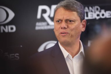 Brezilya Seçimleri: Bandeirantes TV tarafından desteklenen Sao Paulo hükümeti adayları arasında tartışma. 10 Ekim 2022, Sao Paulo, Brezilya: Sao Paulo Fernando Haddad hükümeti adayları (İşçi Partisi) ve Tarcisio de Freitas