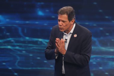Brezilya Seçimleri: Bandeirantes TV tarafından desteklenen Sao Paulo hükümeti adayları arasında tartışma. 10 Ekim 2022, Sao Paulo, Brezilya: Sao Paulo Fernando Haddad hükümeti adayları (İşçi Partisi) ve Tarcisio de Freitas