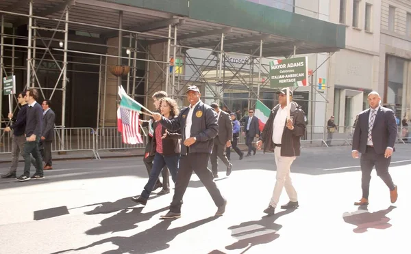 New Yorks Bürgermeister Eric Adams Während Der Columbus Day Parade — Stockfoto