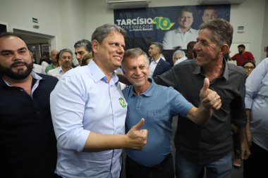 Brezilya Seçimleri: Sao Paulo valiliği adayı Tarcisio de Freitas, daha fazla siyasi destek aldı. Outubro 11, 2022, Sao Paulo, Brezilya: Sao Paulo hükümetinin Cumhuriyetçi adayı, Tarcisio de Freitas, basın toplantısı düzenledi.