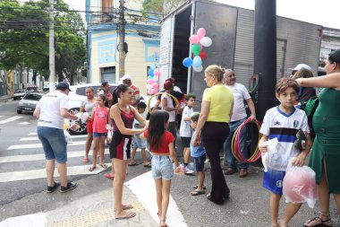 Sao Paulo 'da Çocuk Günü' nde oyuncak teslimatı. 12 Ekim 2022, Sao Paulo, Brezilya: Sao Paulo 'daki Bela Vista mahallesindeki çocuklara oyuncak teslimatı, 12 Ekim Çarşamba, Çocuk Günü. Eylem Apacom tarafından koordine edilir