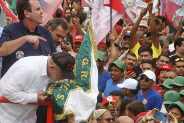 Brezilyalı başkan adayı Lula ile Rio de Janeiro Favela Alemao 'da yürüyüş. 12 Ekim 2022, Rio de Janeiro, Brezilya: Brezilya eski Cumhurbaşkanı Luiz Inacio Lula da Silva (PT), Brezilya
