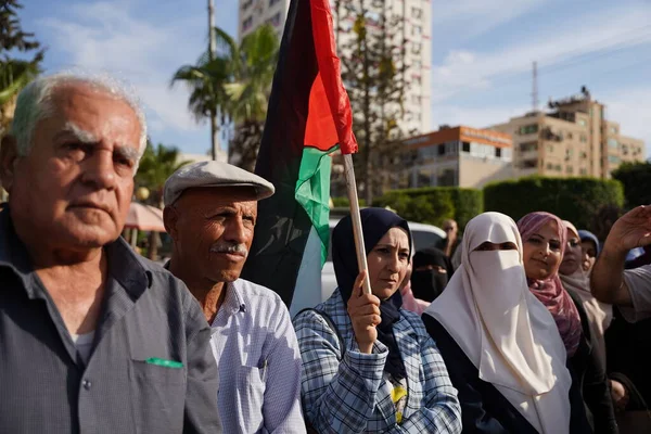 ガザの派閥はShuafatキャンプと連帯スタンドを組織しています 2022年10月12日 パレスチナ ガザのパレスチナ人派閥がヨルダン川西岸のシュアファト収容所と連帯スタンドを組織 — ストック写真