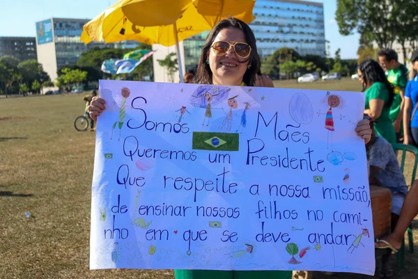 브라질 지구에 봉사의 에스파냐 드에서 시위를 펼치고 브라질 브라질리아 2022 — 스톡 사진