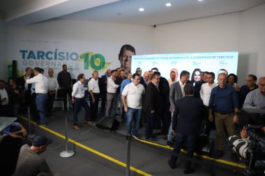 Brezilya Seçimleri: Sao Paulo Tarcisio de Freitas hükümeti adayı vatandaşlık partisi üyeleriyle bir toplantıya katıldı. 17 Ekim 2022, Sao Paulo, Brezilya