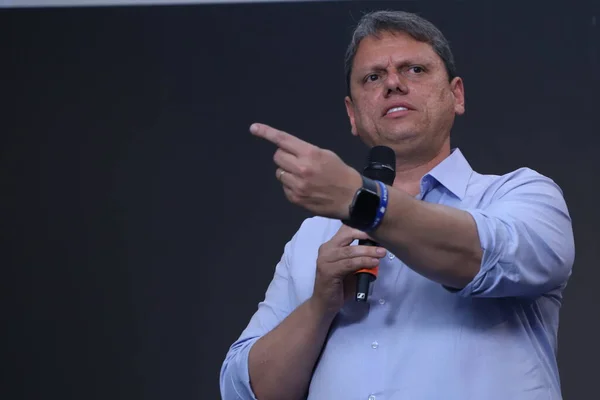 ブラジル選挙 サンパウロ政府の候補者Tarcisio Freitasは記者会見を行います 2022年10月17日ブラジル サンパウロ州 サンパウロ州知事候補 共和党 — ストック写真