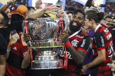 Brezilya Futbol Kupası - Finaller: Flamengo Corinthians 'a karşı. 19 Ekim 2022, Rio de Janeiro, Brezilya: Flamengo oyuncuları Brezilya Futbol Kupası 'nda dördüncü şampiyonluklarını kutluyorlar. Famengo ve Corinthians arasındaki futbol maçı Brezilya finali için geçerli. 