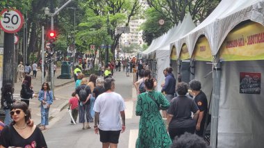 Sao Paulo 'daki 2. Mario de Andrade Festivali sırasında halk hareketi. 22 Ekim 2022, Sao Paulo, Brezilya: 22 Cumartesi günü 2. Mario de Andrade Festivali sırasında, Dom Jose Gaspar Meydanı 'nda, Sao Paulo şehir merkezinde,). 