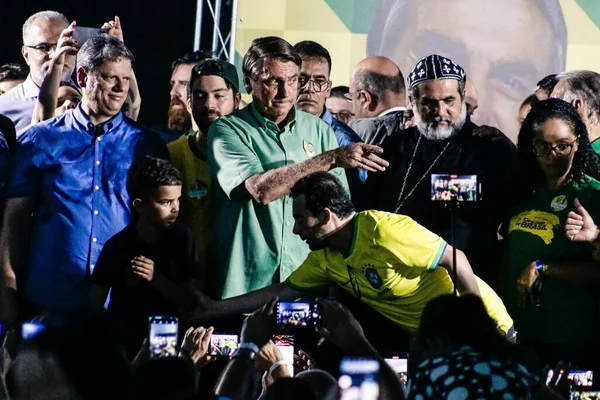 ブラジル総選挙 ブラジルのジャール ボルソナーロ大統領はサンパウロのグアルドゥロスで行われた集会に出席する 2022年10月22日 ブラジル サンパウロ州グアルフルホス ブラジル大統領と再選候補者 ジャール ボルソナーロがグアルフルホスで開催された集会中 — ストック写真