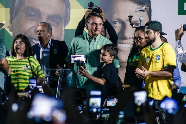 巴西选举 巴西总统博尔索纳罗出席了在圣保罗瓜鲁福斯举行的集会 2022年10月22日 巴西圣保罗Guarulhos 巴西总统兼连任候选人Jair Bolsonaro在Guarulhos举行的集会上 — 图库照片