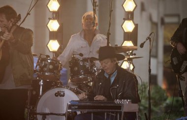 Wynonna Judd, Rockefeller Plaza 'daki NBC Today Show' da canlı performans sergiliyor. 24 Ekim 2022, New York, ABD: Amerikalı country şarkıcısı Wynonna Ellen Judd Rockefeller Plaza 'daki NBC Today Show' da canlı performans sergiliyor.