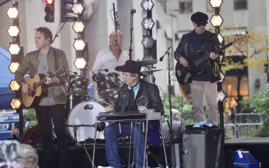 Wynonna Judd, Rockefeller Plaza 'daki NBC Today Show' da canlı performans sergiliyor. 24 Ekim 2022, New York, ABD: Amerikalı country şarkıcısı Wynonna Ellen Judd Rockefeller Plaza 'daki NBC Today Show' da canlı performans sergiliyor.