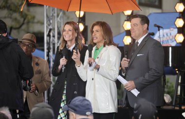 Wynonna Judd, Rockefeller Plaza 'daki NBC Today Show' da canlı performans sergiliyor. 24 Ekim 2022, New York, ABD: Amerikalı country şarkıcısı Wynonna Ellen Judd Rockefeller Plaza 'daki NBC Today Show' da canlı performans sergiliyor.
