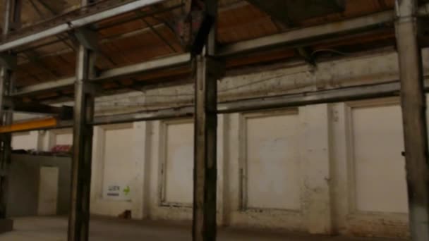 大規模な古い放棄工場格納庫や倉庫 — ストック動画