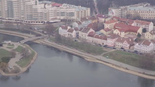 BELARUS, MINSK - August 25, 2015: Aerial View, Cscape of Minsk, Belarus.市中心，斯维斯拉赫河上的岛屿。Nemiga区全景。Nemiga的空中景观 — 图库视频影像