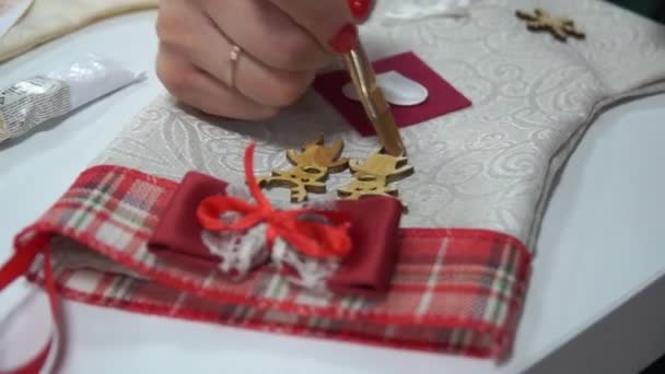 Diy pro výrobu bot jako dárek na Vánoce a Nový rok. — Stock video