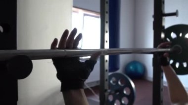 Kas geliştirme, sıkı çalışma, protein tozu takviyesi.