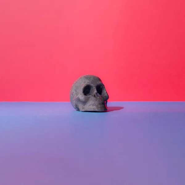 Black Gray Skull Candle Head Blue Red Background — Stock Photo, Image