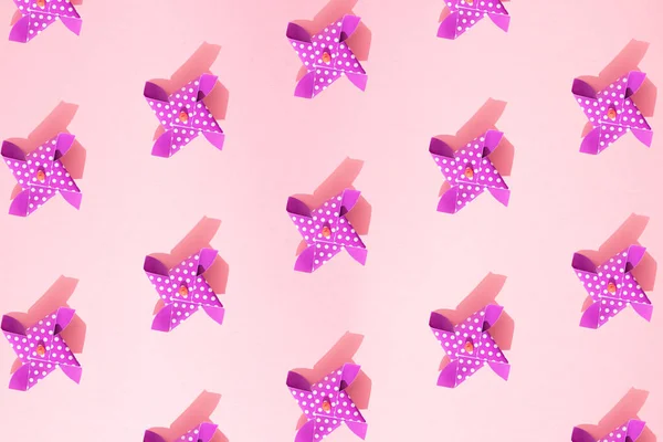 Elrendezett Papír Propellerek Rózsaszín Háttérrel Minimális Tervezés Minta Lapos Fektetés — Stock Fotó