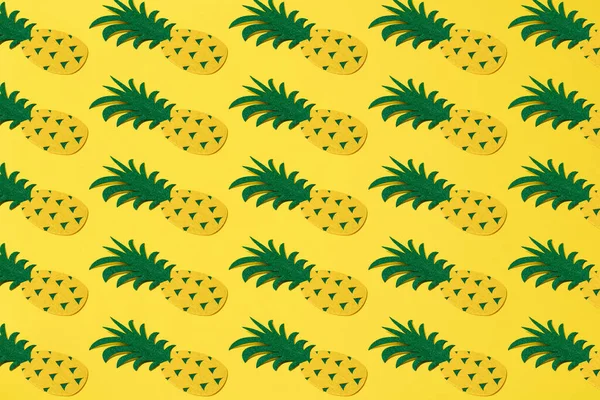 Feutre Ananas Sur Fond Jaune Modèle — Photo