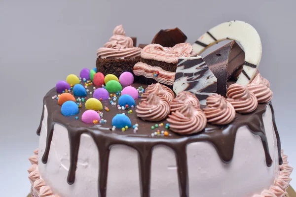 Home Made Close Shot Beautifully Decorated Gem Chocolate Cake — Stock Photo, Image