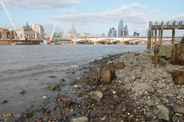 2021 진흙탕 트럭의 Pauls Cathedral Background Pier Boat Moorings Column — 스톡 사진